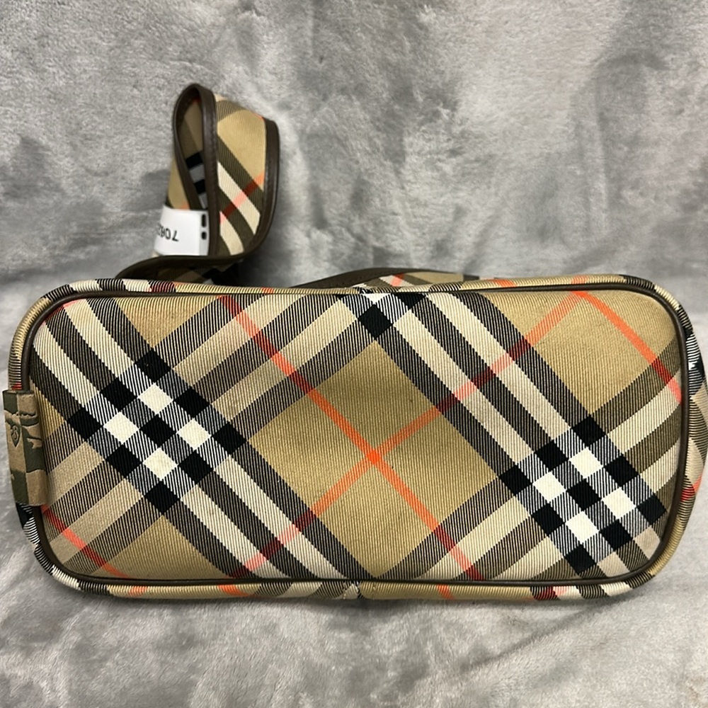 BURBERRY Beige Large Check Shoulder Bag - Picture 6 of 10
